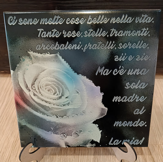 Decorative plaque with Italian quote and white rose for mother's day gift on wooden stand