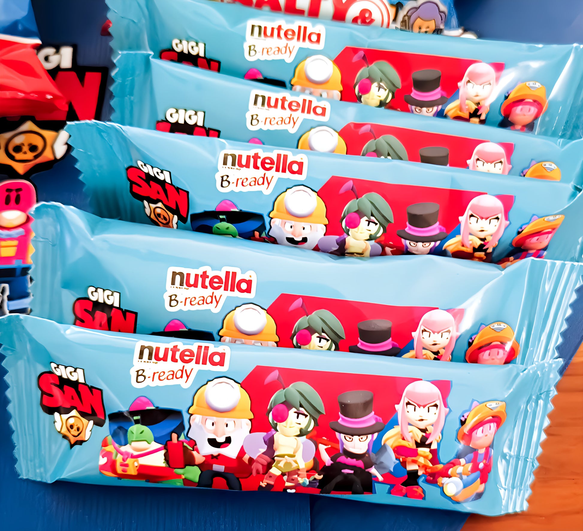 Nutella B-ready snack bars with colorful cartoon characters on blue Gigi San packaging
