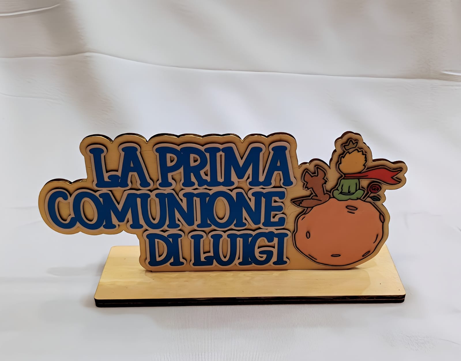 Wooden plaque for Luigi's first communion with blue Italian text and Little Prince illustration