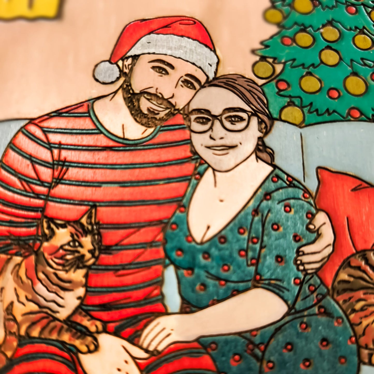 particolare coppia con gatto su divano